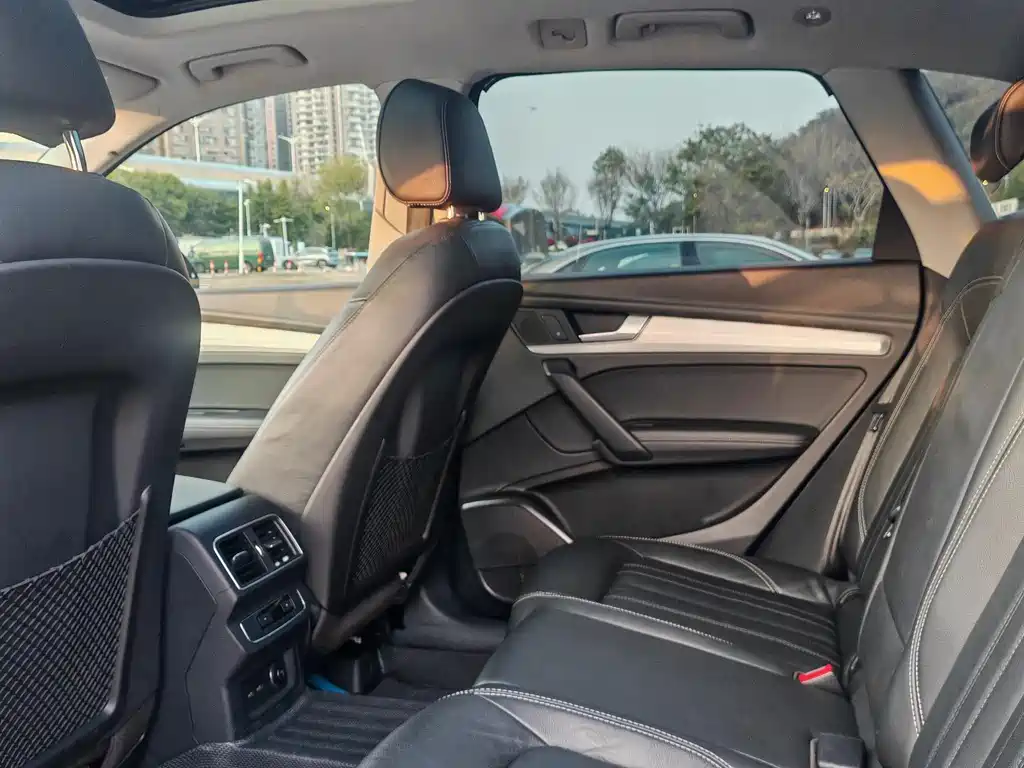 Audi Q5L 2018 40 TFSI enjoys fashionable style, National V купить на сайте DeffCars