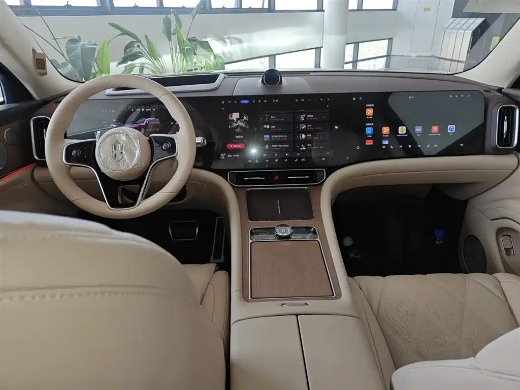 Wenjie M9 2025 extended range Ultra version 52kWh 6-seater version 192-line lidar) купить на сайте DeffCars