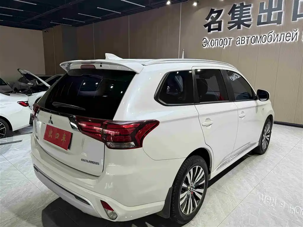 Outlander 2021 2.0L 2WD Smooth Edition 5 seats купить на сайте DeffCars