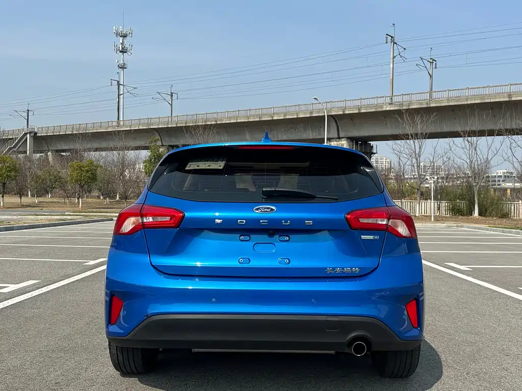 Focus 2019 Hatchback EcoBoost 180 Automatic NeochaEDGE купить на сайте DeffCars