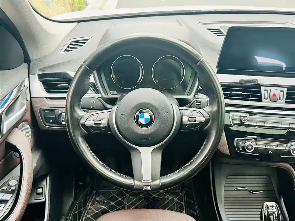 BMW X1 2022 sDrive25Li Leading Model купить на сайте DeffCars