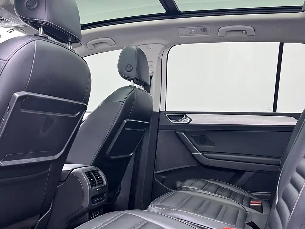 Touran 2018 Touran L 280TSI DSG Comfort Edition 7 seats National V купить на сайте DeffCars