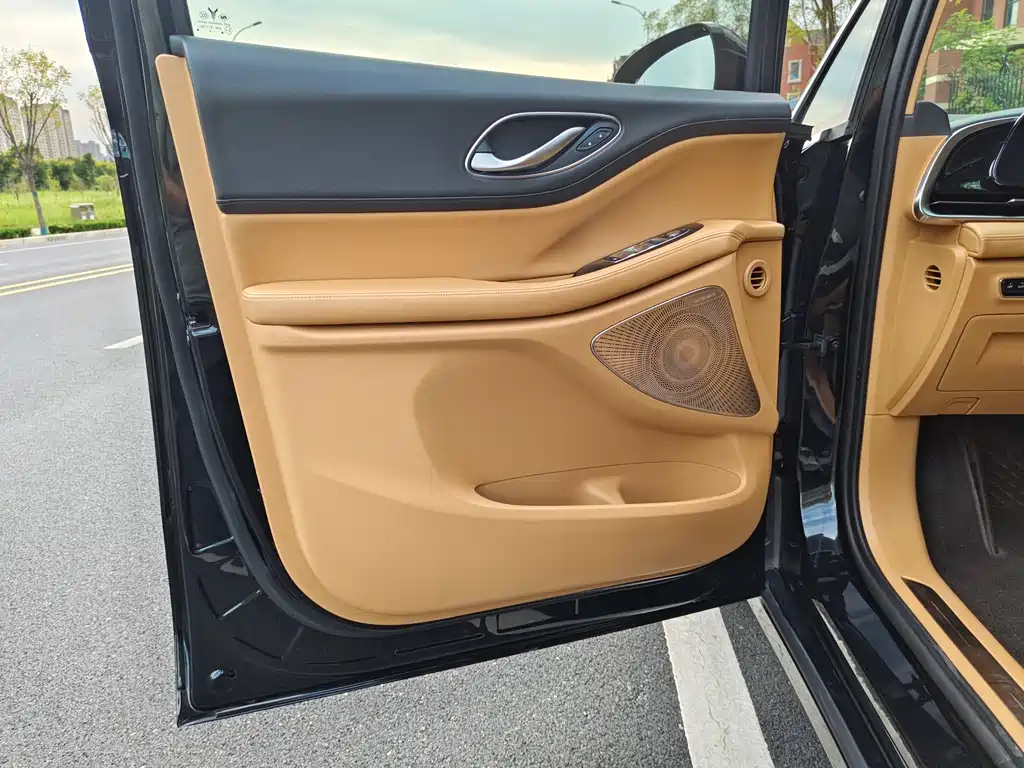 Lantu Dreamer 2024 PHEV Extra Long Range Premium Edition купить на сайте DeffCars