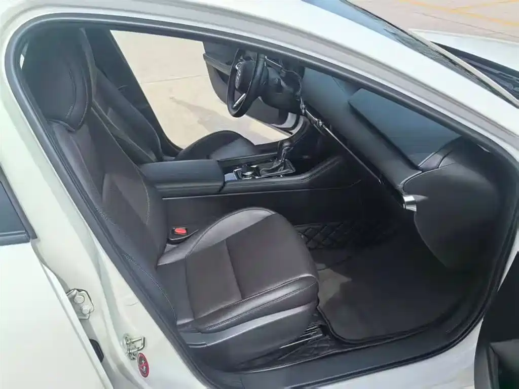 Mazda3 Angkesela 2025 2.0L Automatic Premium Edition купить на сайте DeffCars