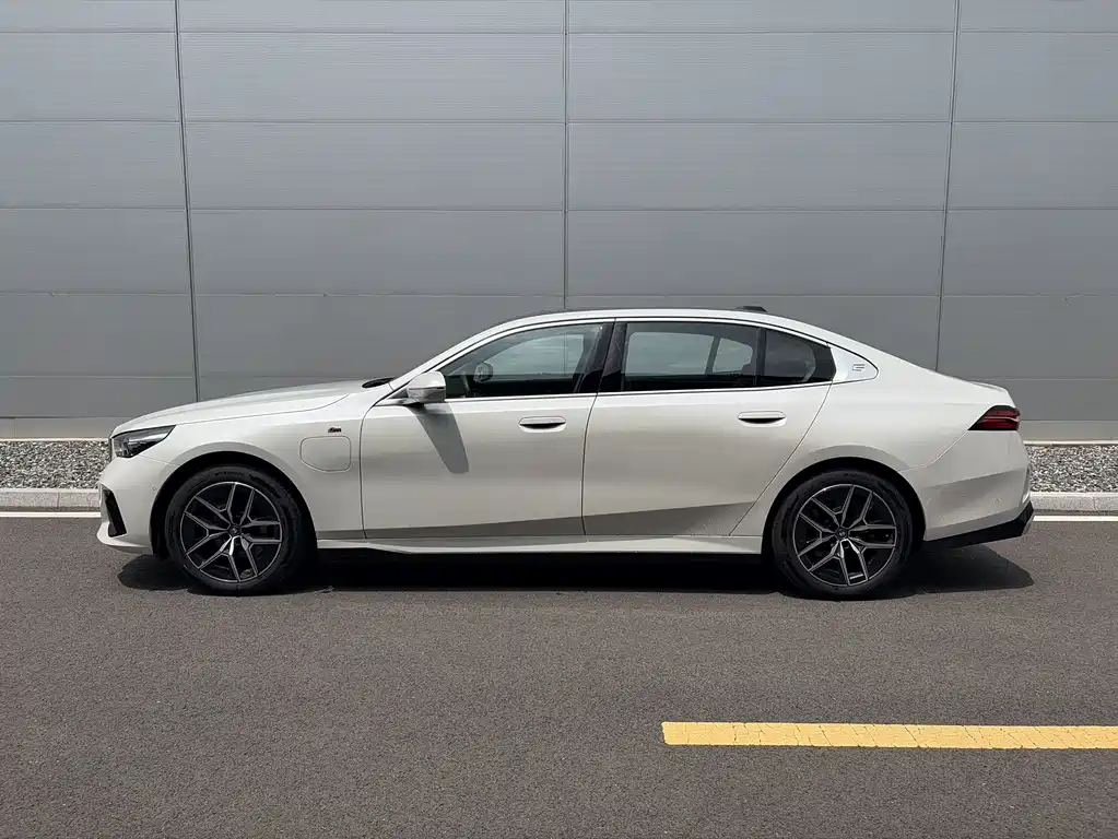 BMW i5 2025 eDrive 35L M Sports Package купить на сайте DeffCars