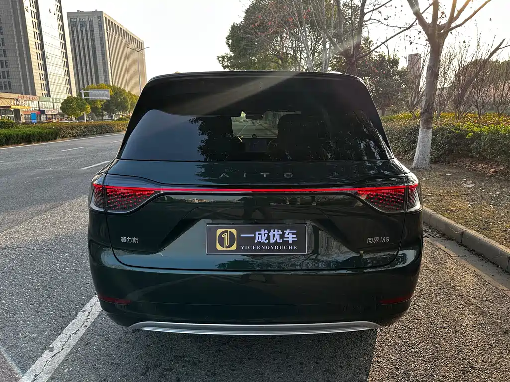 Wenjie M9 2025 extended range Ultra version 52kWh 6-seater version (192-line lidar) купить на сайте DeffCars