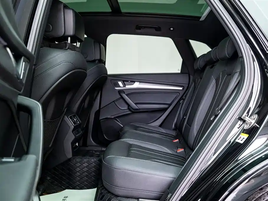 Audi Q5L 2024 40 TFSI luxury and dynamic model купить на сайте DeffCars