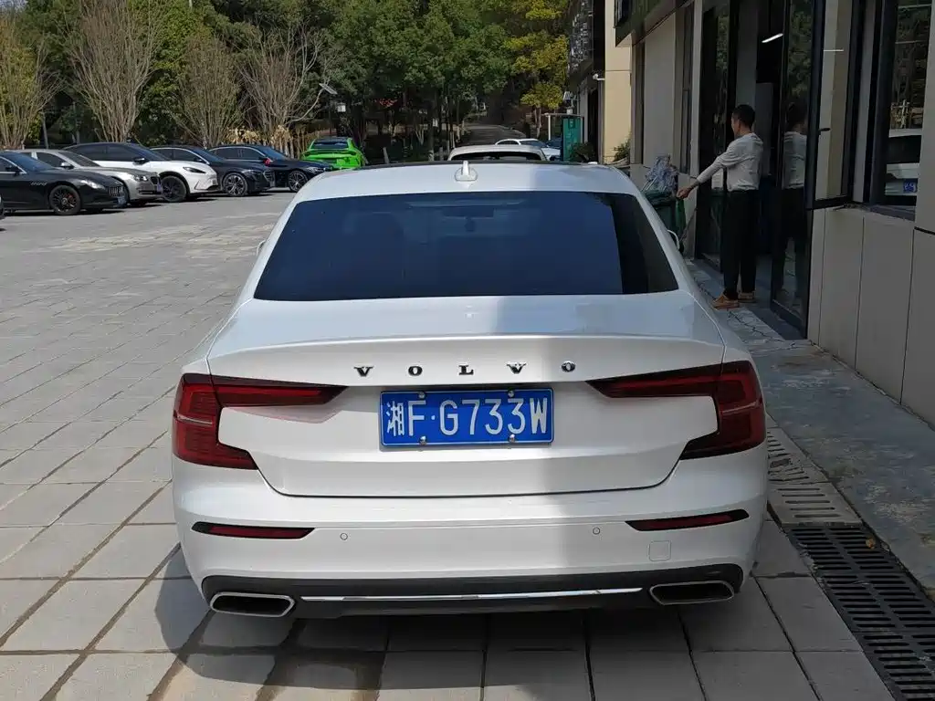 Volvo S60 2021 T4 Zhiyuan Sport Edition купить на сайте DeffCars