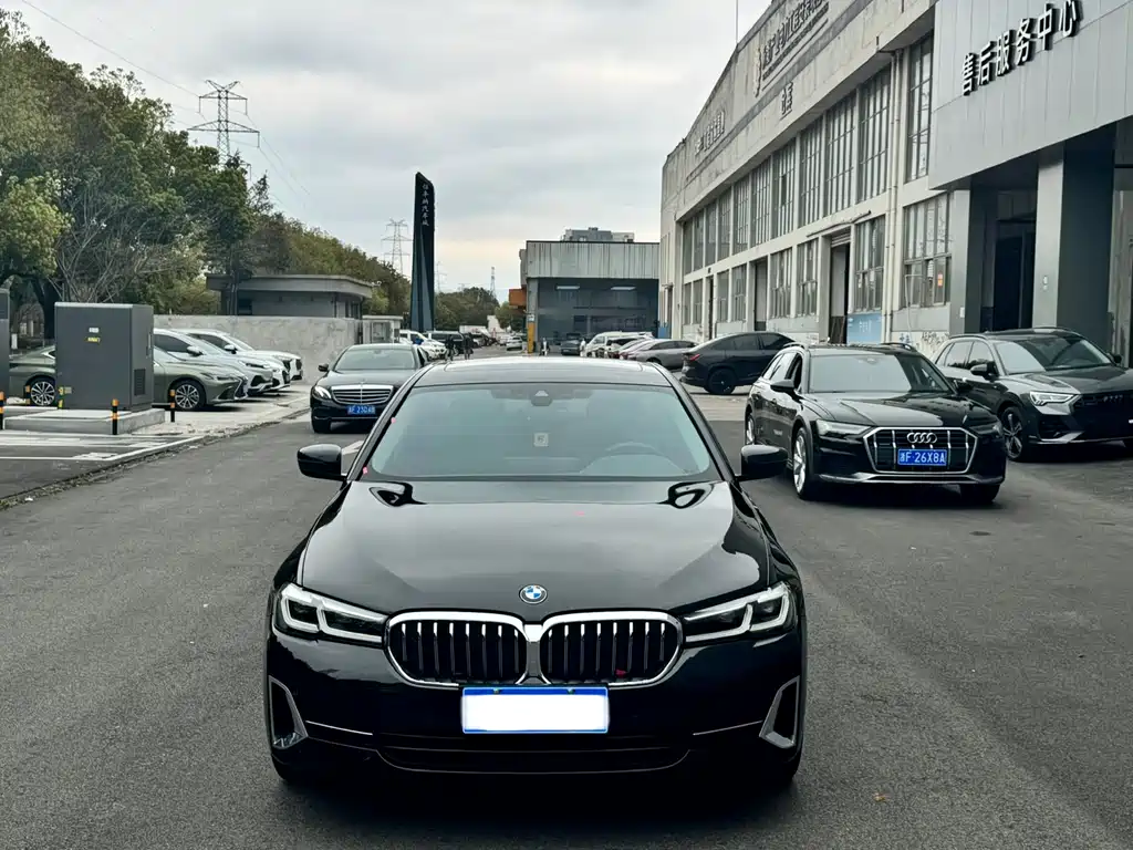 BMW 5 Series 2022 530Li Leading Luxury Package купить на сайте DeffCars
