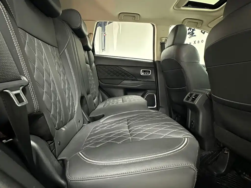 Outlander 2021 2.0L 2WD Enjoy Edition 5 seats купить на сайте DeffCars