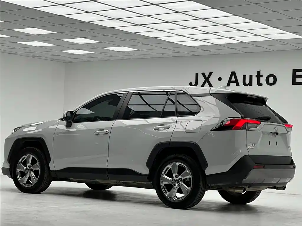 RAV4 Rongfang 2022 2.0L CVT two-wheel drive fashion version купить на сайте DeffCars