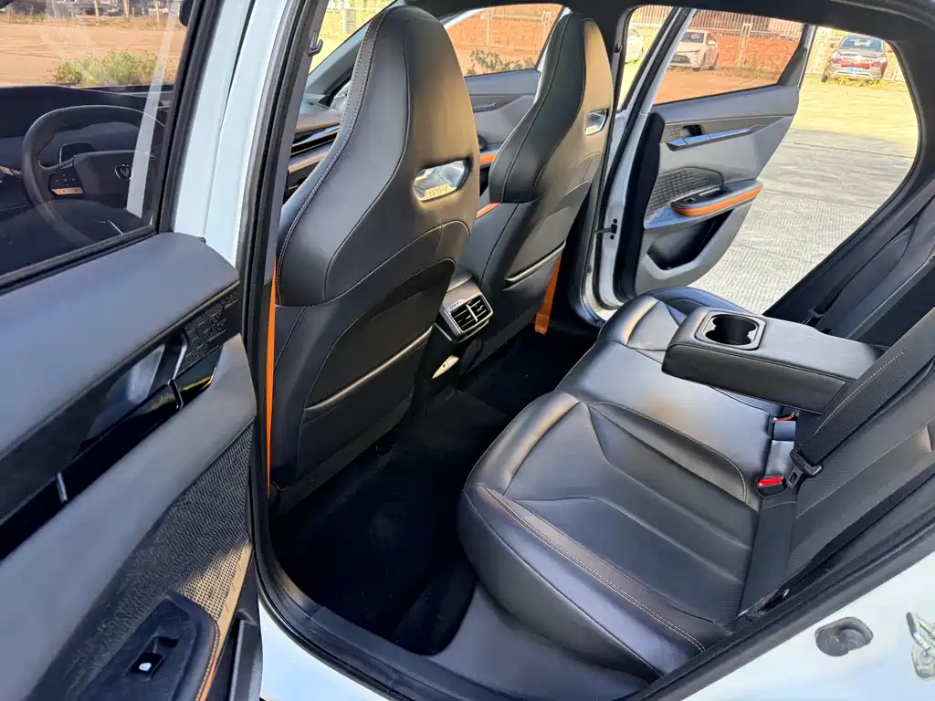 Changan UNI-V 2023 1.5T premium model купить на сайте DeffCars