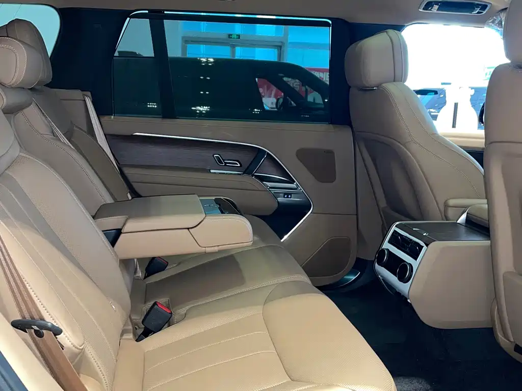 Range Rover 2025 3.0 L6 360PS Grand Edition купить на сайте DeffCars