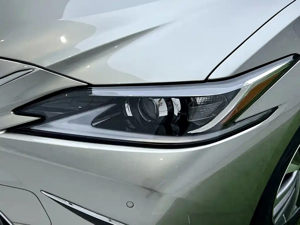 Lexus ES 2020 200 Excellence Edition купить на сайте DeffCars