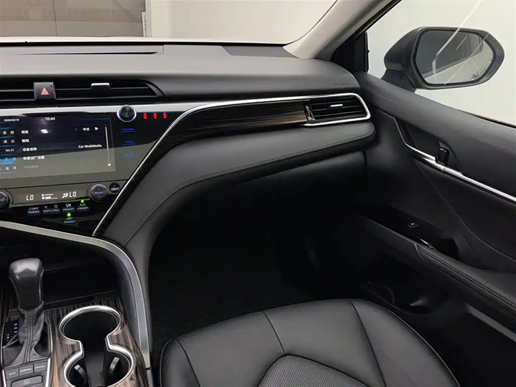 Camry 2019 2.5G Deluxe Edition National VI купить на сайте DeffCars