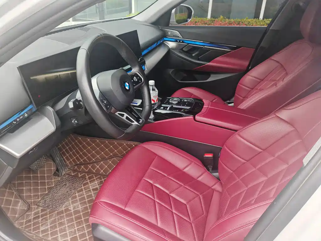 BMW 5 Series 2024 530Li Leading M Sports Package купить на сайте DeffCars