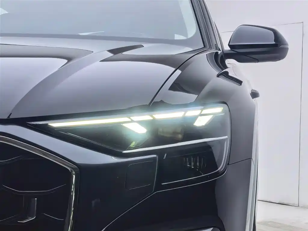 Audi Q8 2024 55 TFSI luxury and dynamic model купить на сайте DeffCars