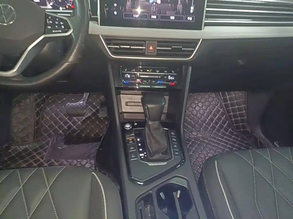 Tiguan L plug-in hybrid 2023 430PHEV plug-in hybrid premium version купить на сайте DeffCars