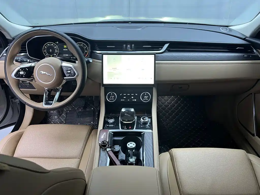 Jaguar XFL 2024款 2.0T P250 两驱尊享豪华版 купить на сайте DeffCars