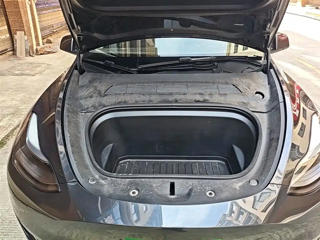 Model Y 2024 rear-wheel drive version купить на сайте DeffCars