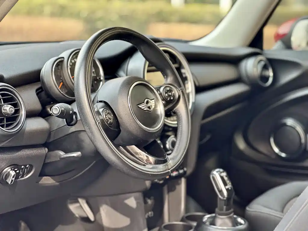 MINI 2018 1.5T ONE PLUS купить на сайте DeffCars