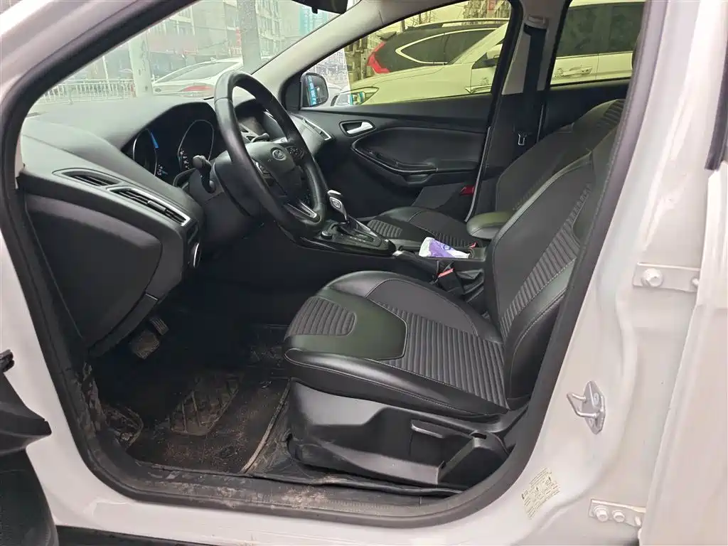 Focus 2018 hatchback classic 1.6L automatic stylish smart mobility version купить на сайте DeffCars