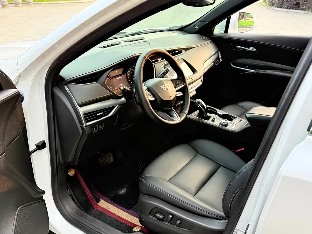 Cadillac XT4 2021 28T two-wheel drive leading model купить на сайте DeffCars
