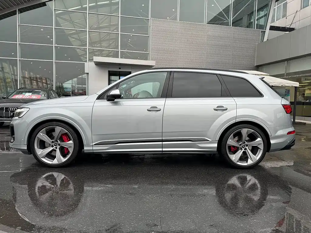 Audi SQ7 2024 4.0 TFSI купить на сайте DeffCars