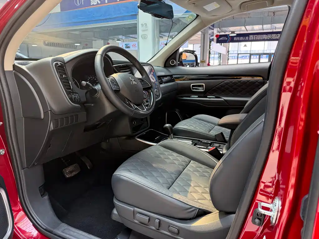 Outlander 2021 facelift 2.0L 2WD Enjoy Edition 5 seats купить на сайте DeffCars