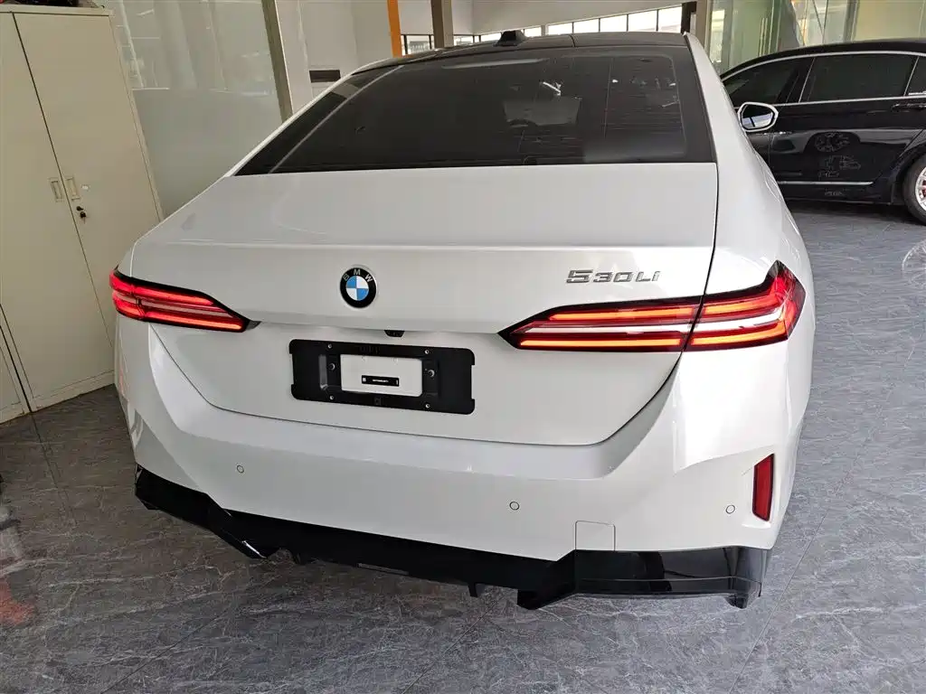 BMW 5 Series 2025 530Li Exclusive M Sports Package купить на сайте DeffCars