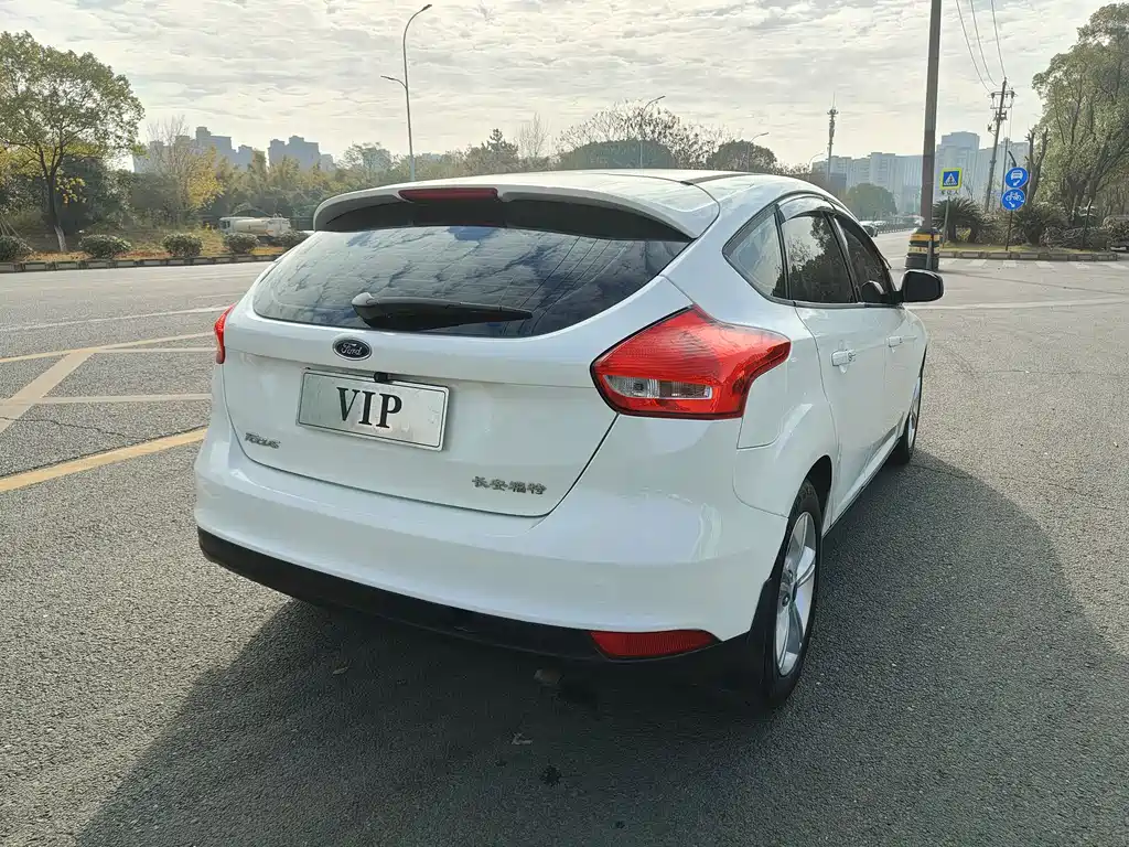 Focus 2015 hatchback 1.6L automatic comfort type купить на сайте DeffCars