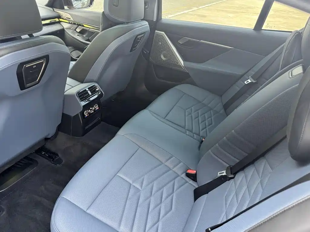 BMW 5 Series 2024 530Li Exclusive M Sports Package купить на сайте DeffCars