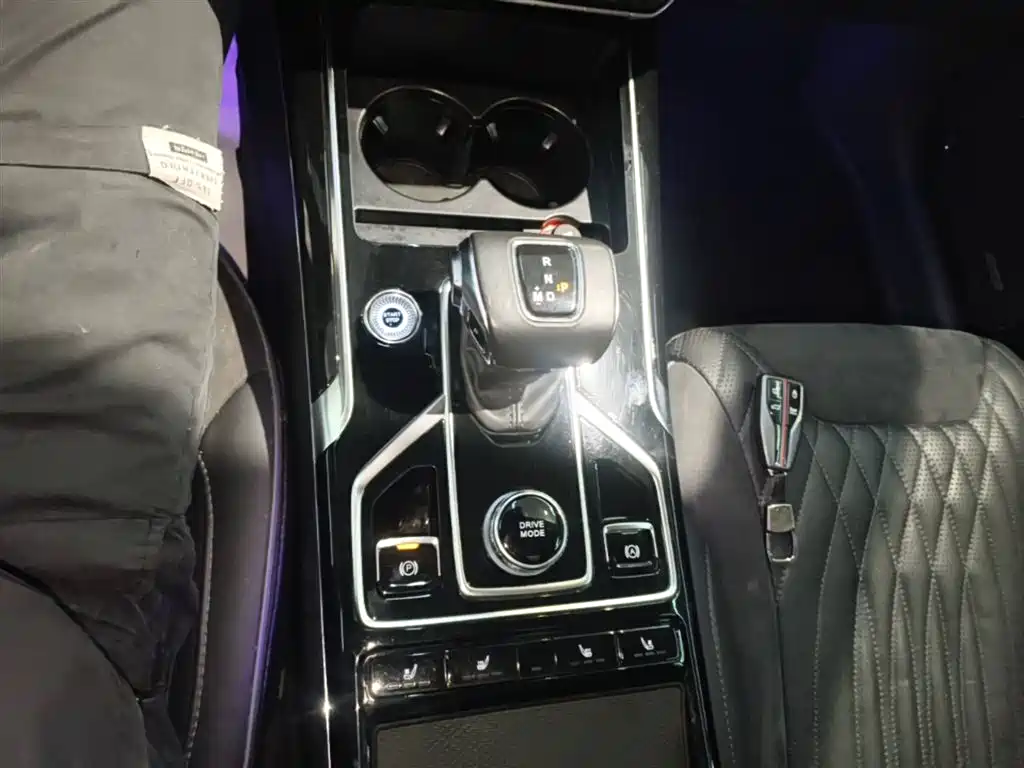 Hongqi HS5 2022 facelift 2.0T Zhilian Flagship Edition купить на сайте DeffCars