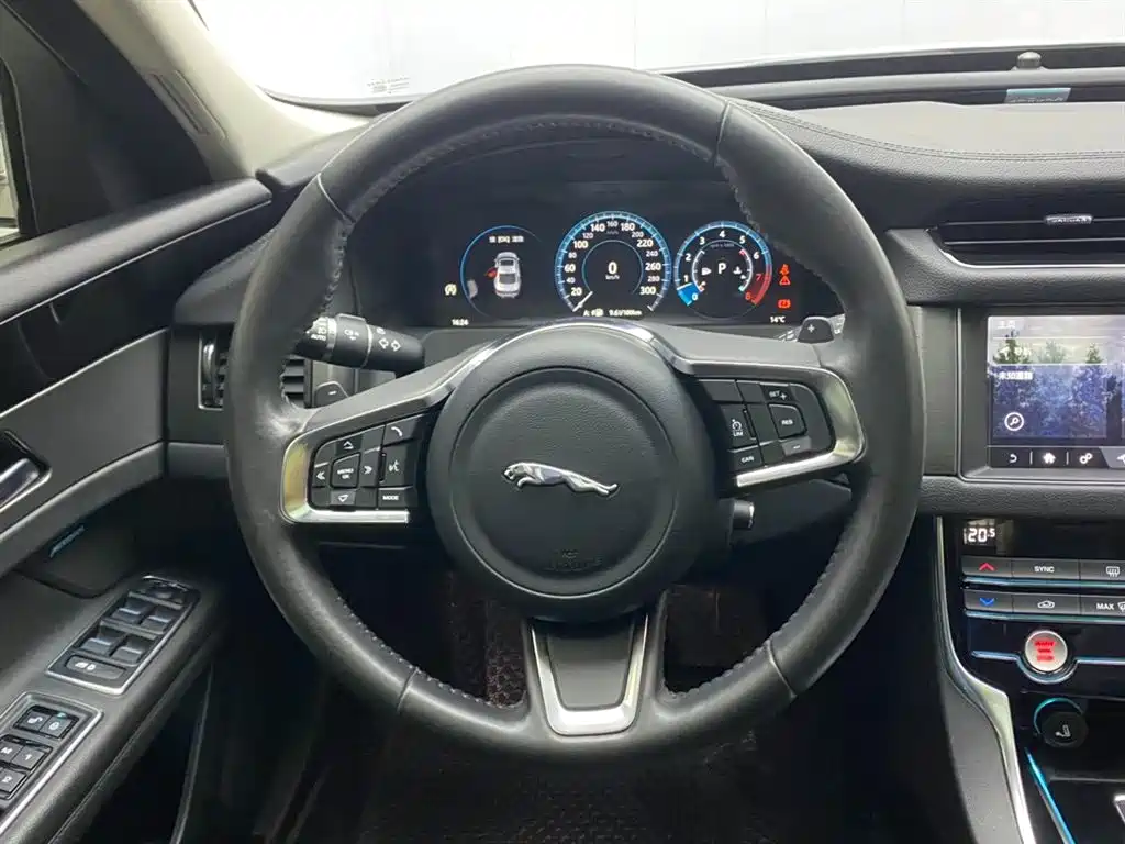 Jaguar XFL 2020 XFL 2.0T P200 two-wheel drive flagship version купить на сайте DeffCars