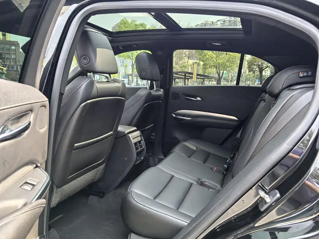 Cadillac XT4 2020 28T two-wheel drive leading model купить на сайте DeffCars