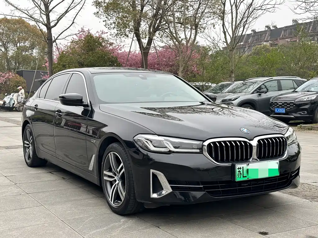 BMW 5 Series New Energy 2022 Model 535Le Luxury Package купить на сайте DeffCars