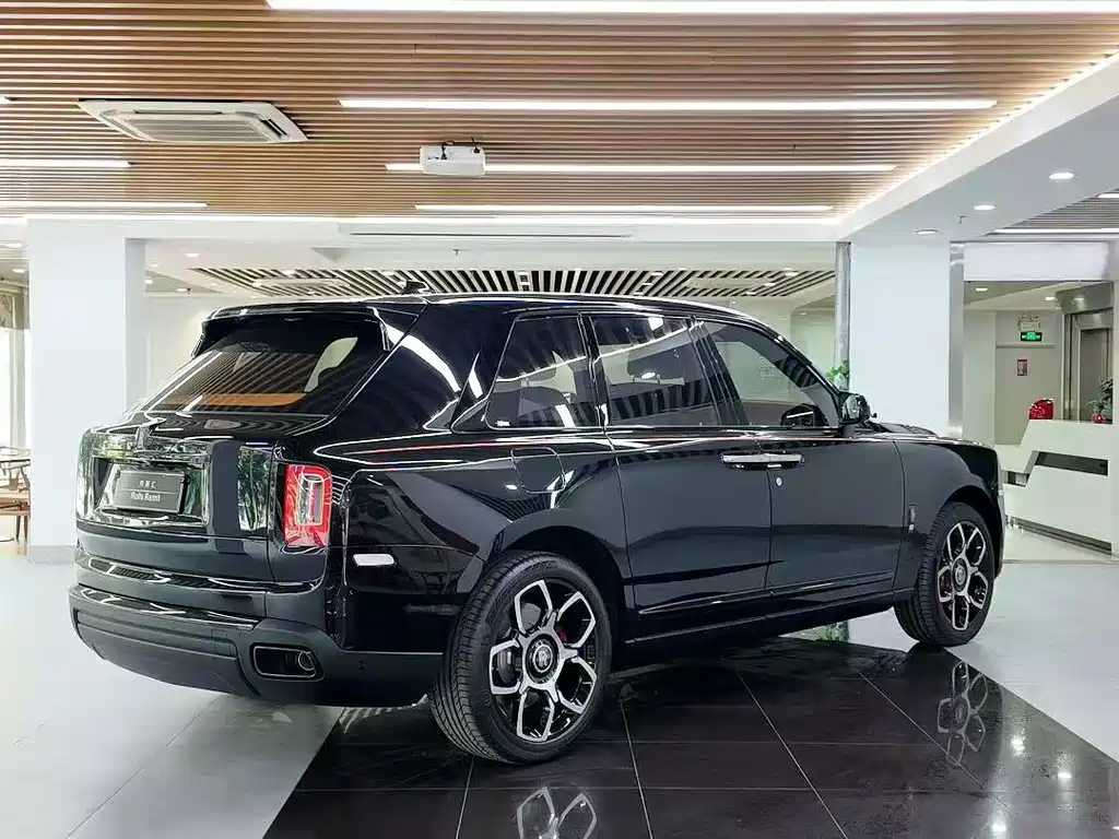 Cullinan 2024 Black Badge купить на сайте DeffCars