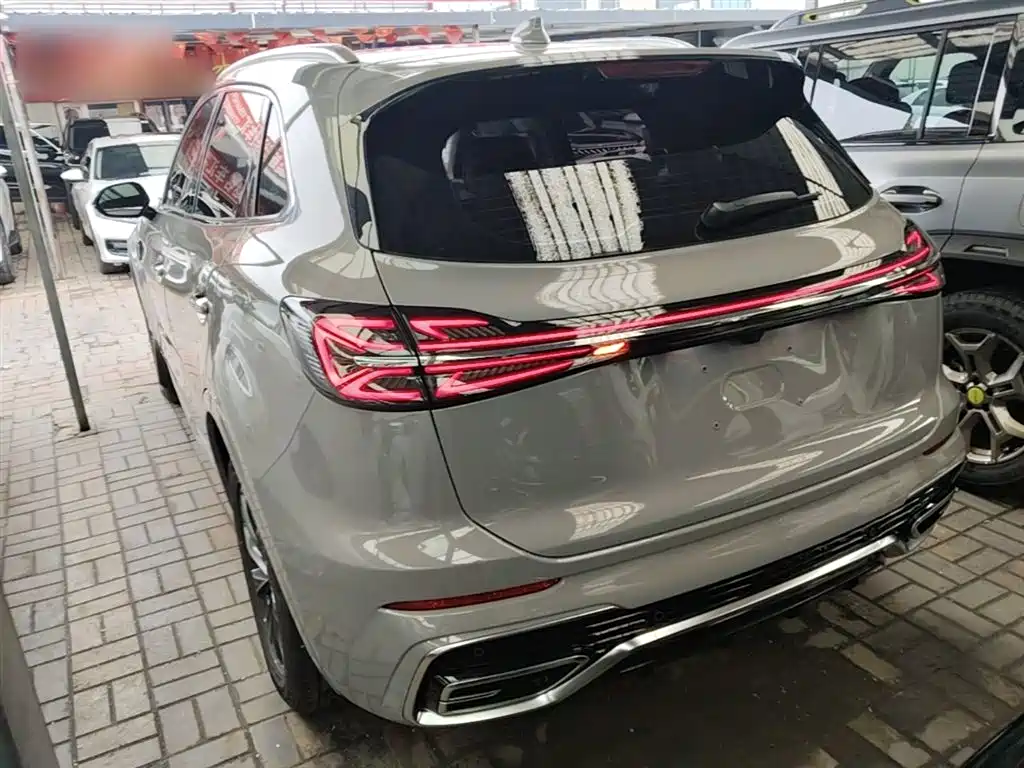 Hongqi HS5 2023 2.0T Qixiang Pro version купить на сайте DeffCars