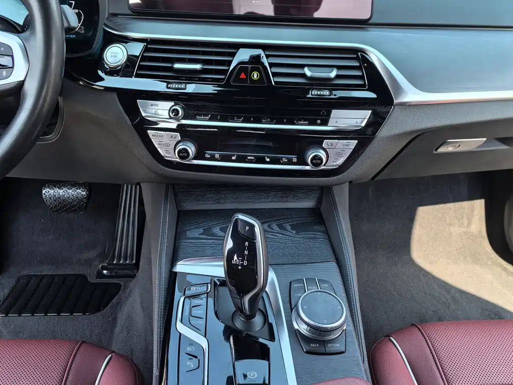 BMW 5 Series New Energy 2021 535Le Luxury Package купить на сайте DeffCars