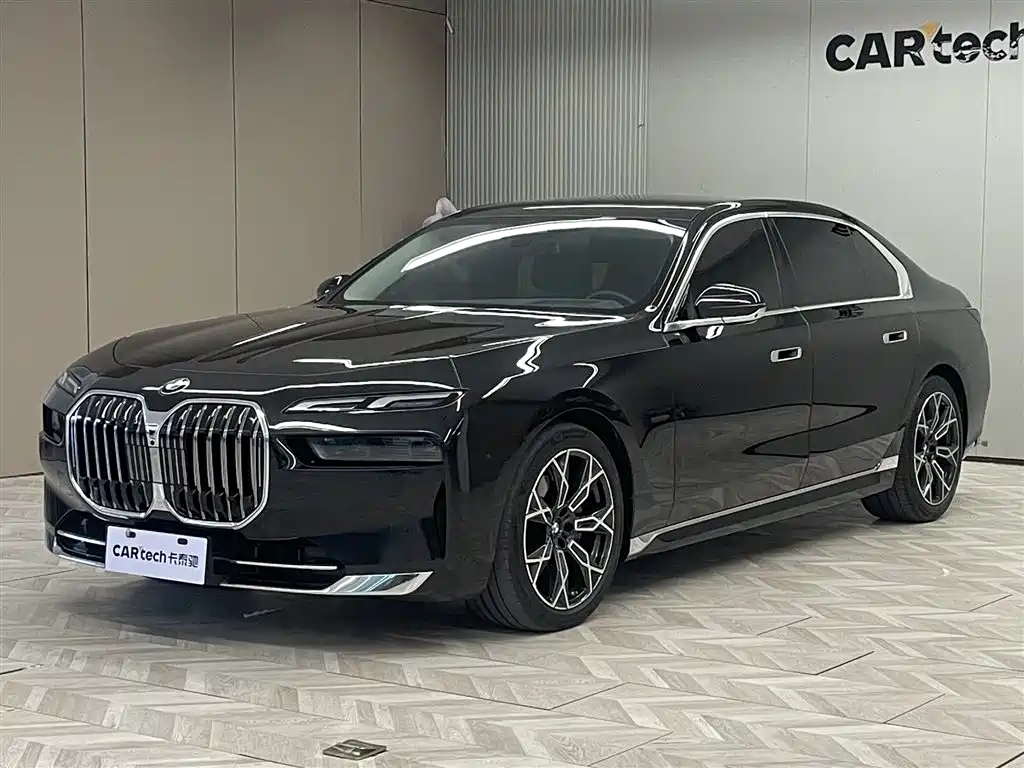 BMW 7 Series 2023 735Li Luxury Package купить на сайте DeffCars