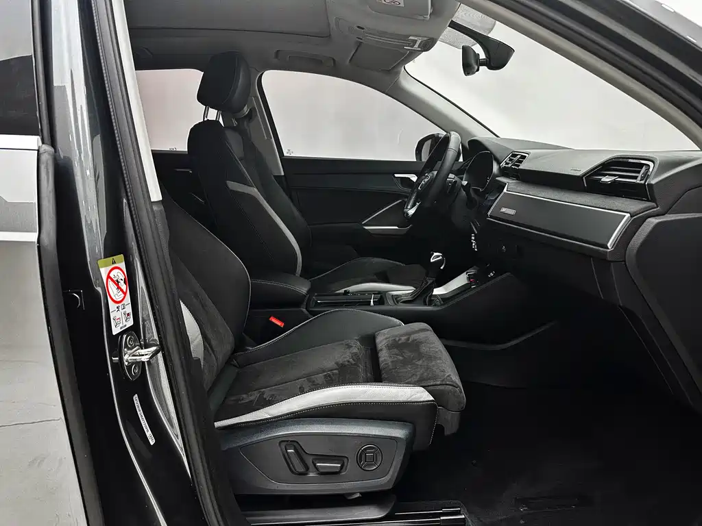 Audi Q3 2022 35 TFSI Fashionable and Dynamic купить на сайте DeffCars