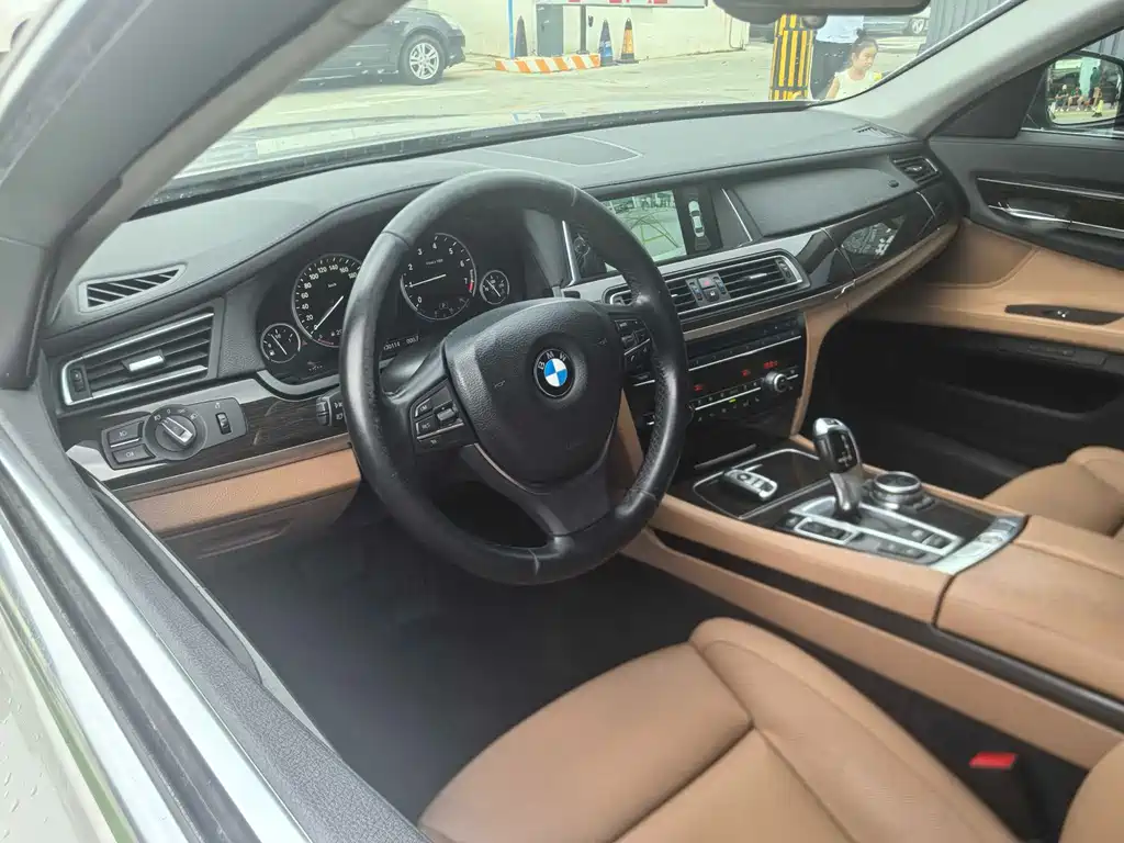 BMW 7 Series 2013 730Li Luxury купить на сайте DeffCars