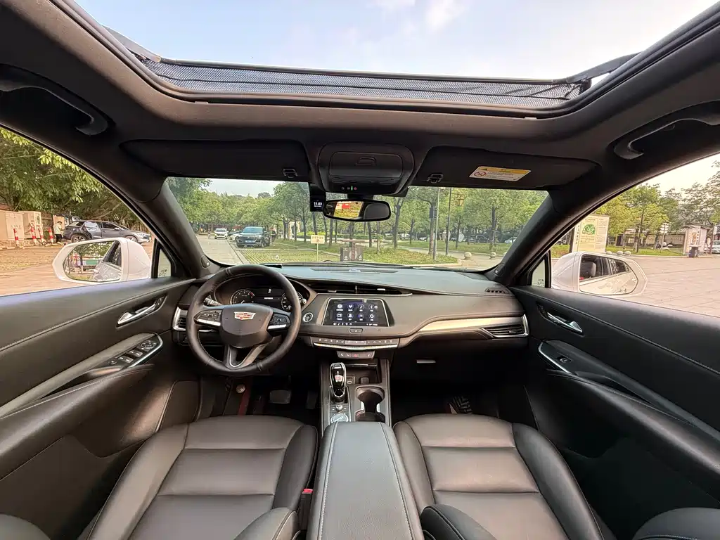 Cadillac XT4 2021 28T two-wheel drive leading model купить на сайте DeffCars