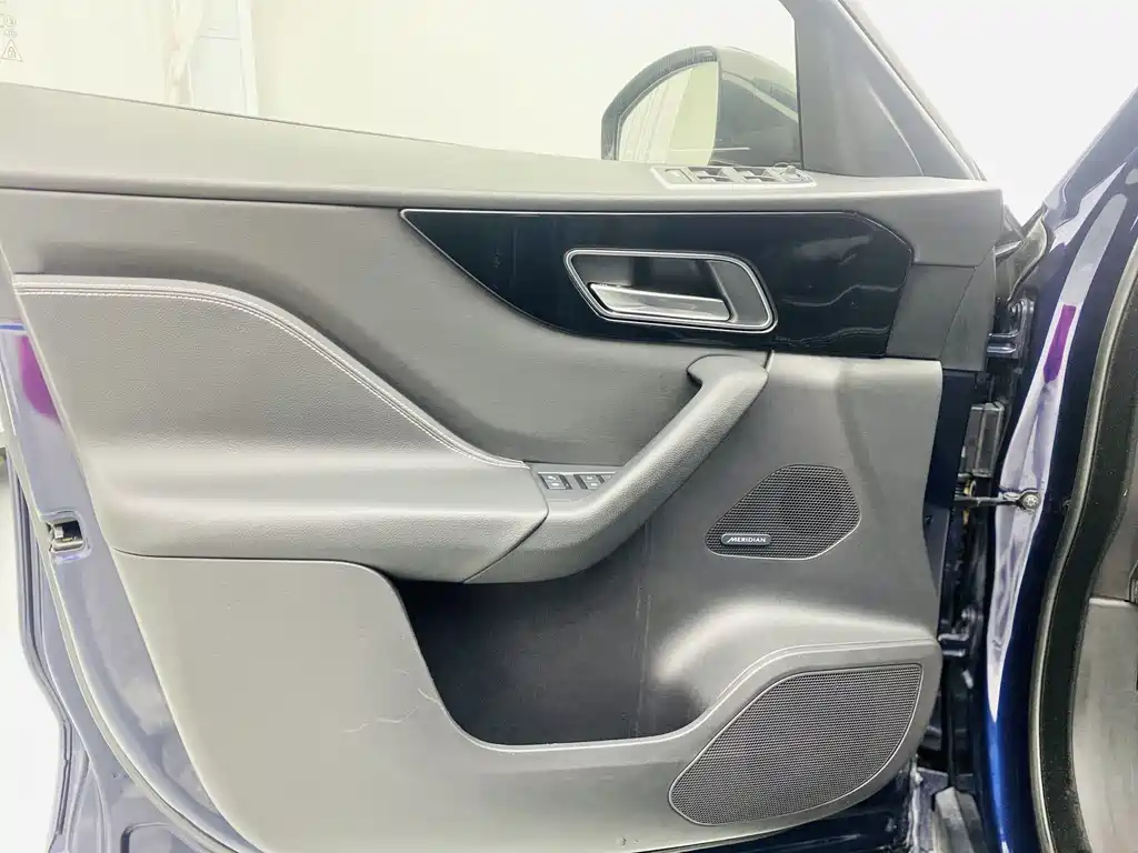 Jaguar F-PACE 2019 2.0T four-wheel drive R-Sport sports version купить на сайте DeffCars