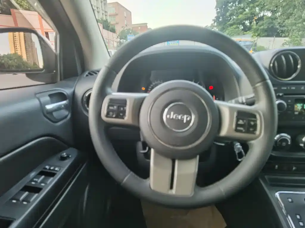 Compass Import 2012 2.4L 4WD Deluxe Edition купить на сайте DeffCars