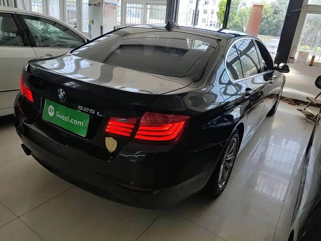 BMW 5 Series 2014 520Li Classic купить на сайте DeffCars