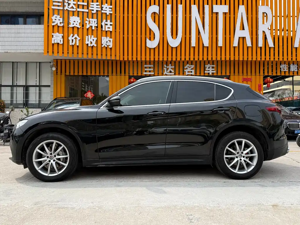 Stelvio 2017 2.0T 200HP Deluxe Edition купить на сайте DeffCars