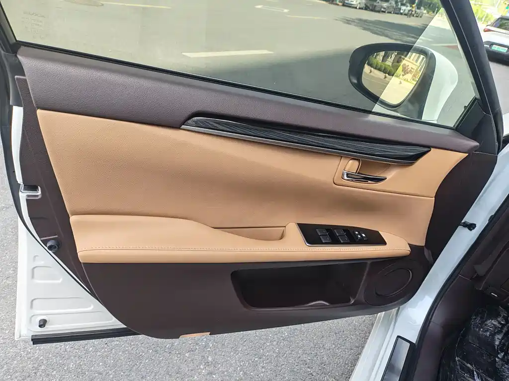 Lexus ES 2015 300h Comfort Edition купить на сайте DeffCars