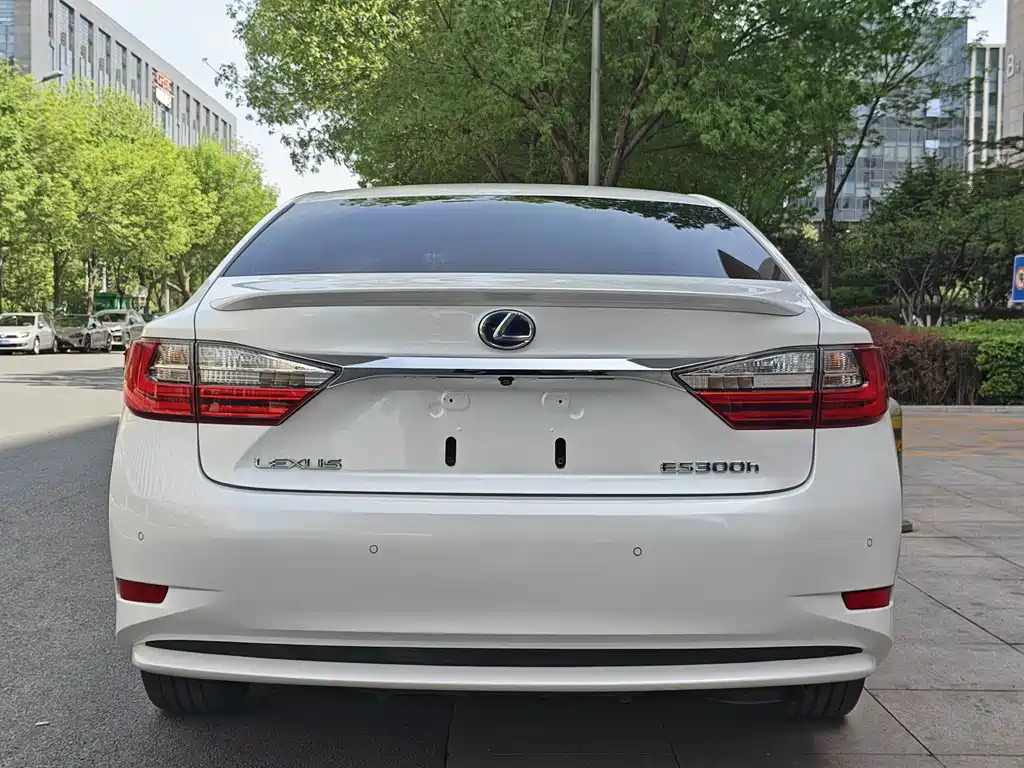 Lexus ES 2015 300h Comfort Edition купить на сайте DeffCars