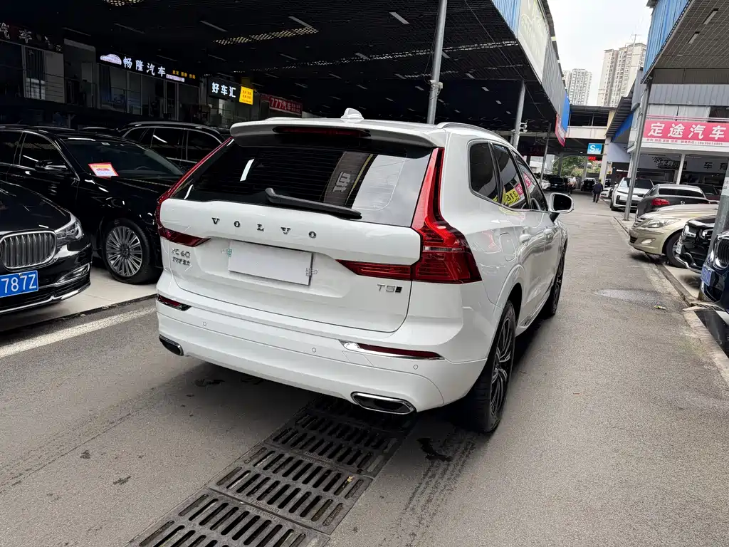Volvo XC60 2021 T5 four-wheel drive Zhiyuan Deluxe Edition купить на сайте DeffCars